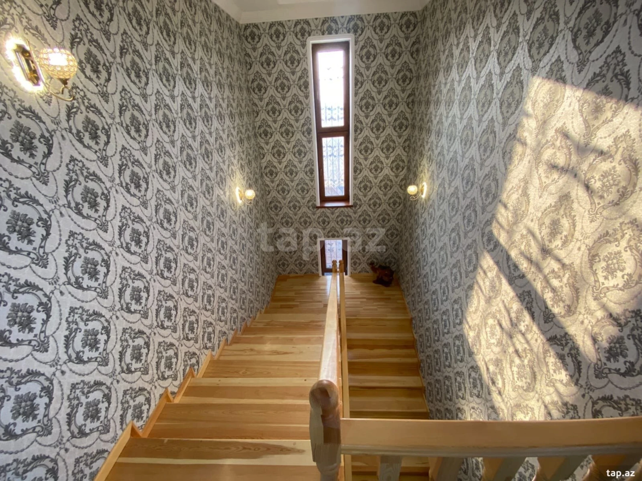 Satılır 9 otaqlı həyət evi