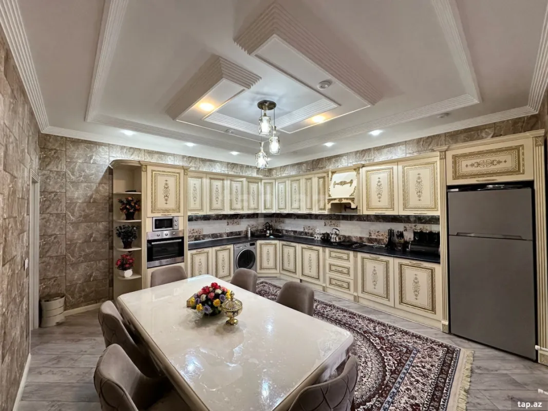 Satılır 9 otaqlı həyət evi