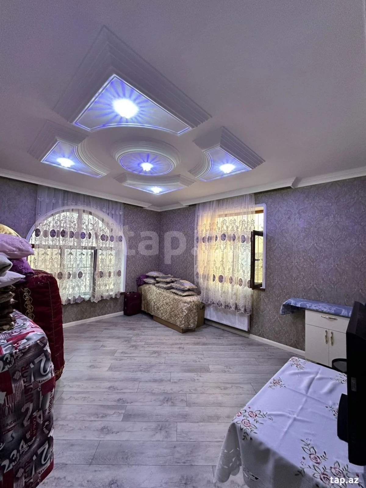 Satılır 9 otaqlı həyət evi