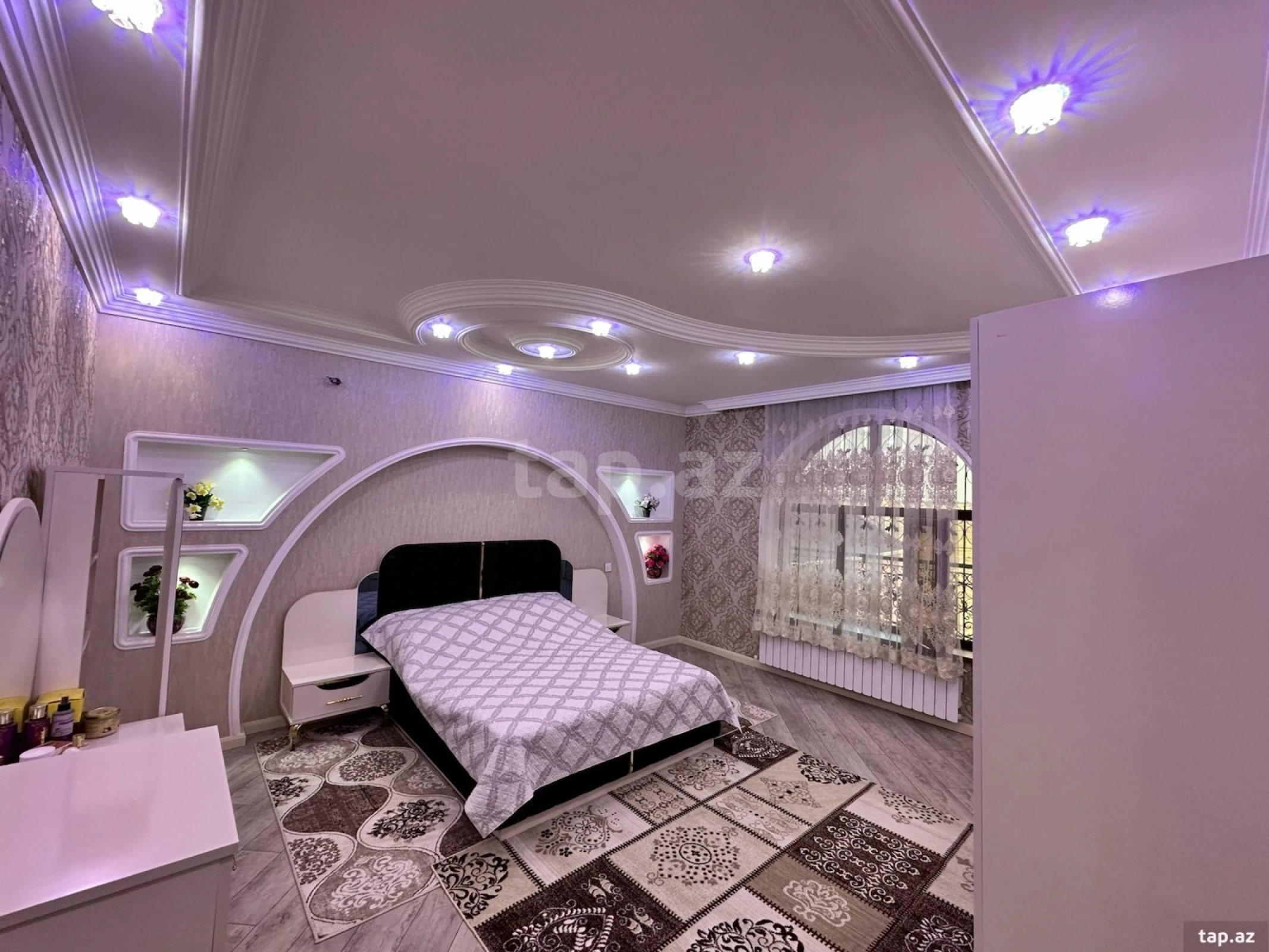 Satılır 9 otaqlı həyət evi