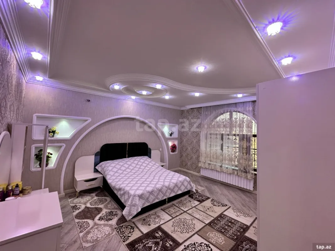 Satılır 9 otaqlı həyət evi