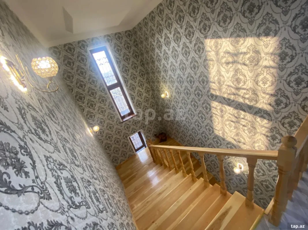 Satılır 9 otaqlı həyət evi