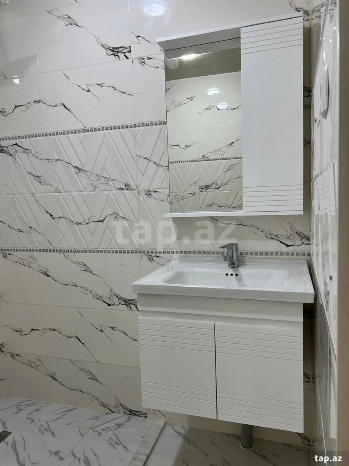 Satılır 2 otaqlı mənzil 60 m²