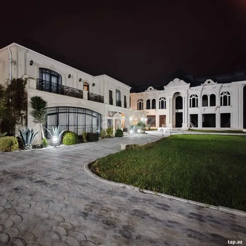Satılır 8 otaqlı həyət evi 400 m²
