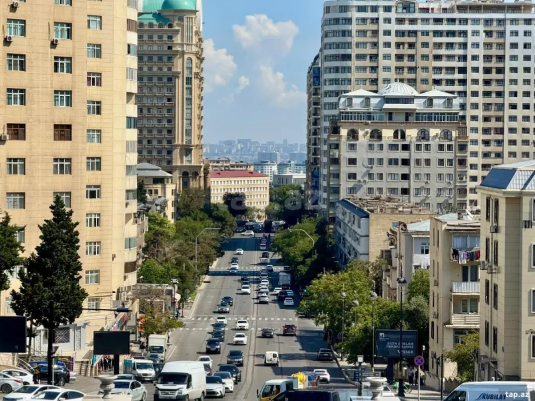 Satılır 3 otaqlı yeni tikili 135 m²
