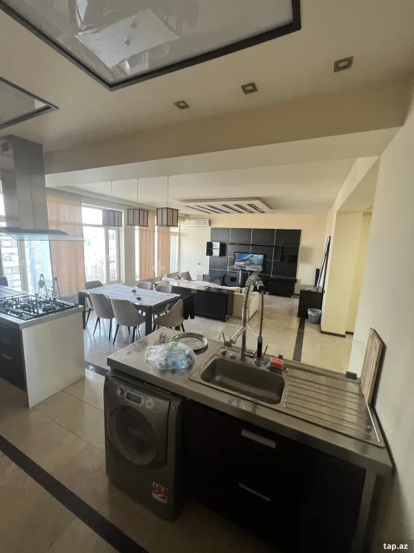 Kirayə verilir 2 otaqlı yeni tikili 95 m²