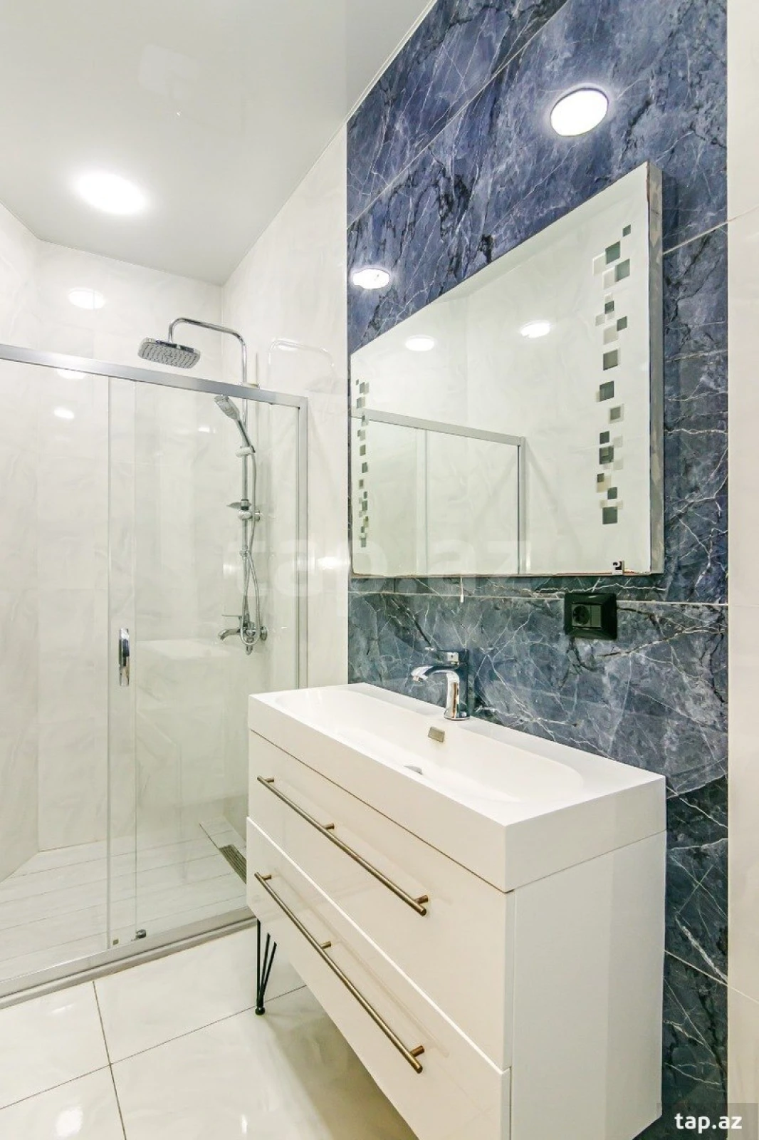 Kirayə verilir 2 otaqlı yeni tikili 107 m²