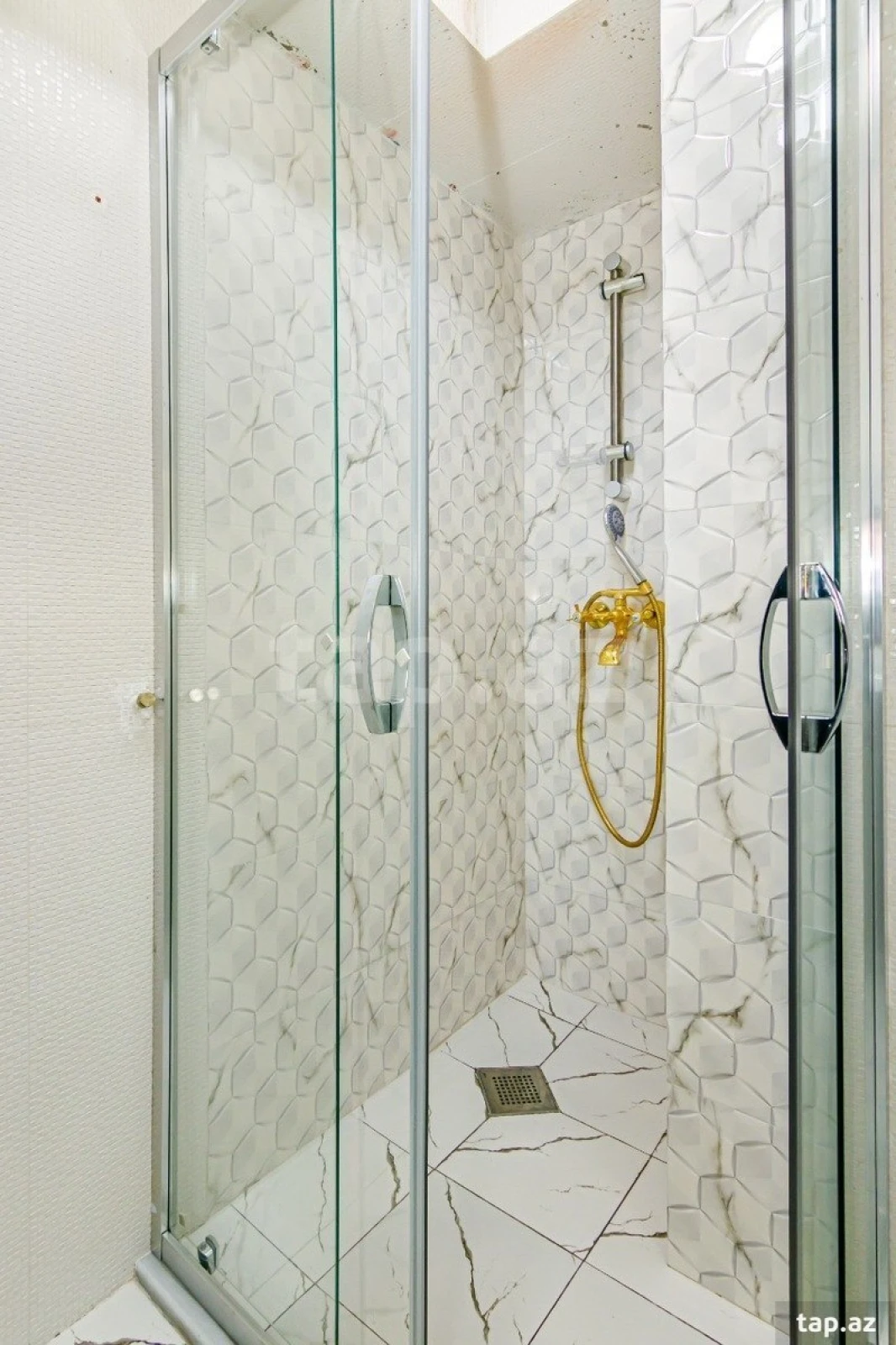 Kirayə verilir 2 otaqlı yeni tikili 107 m²