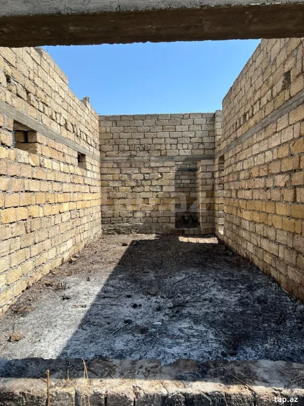 Satılır 8 otaqlı həyət evi