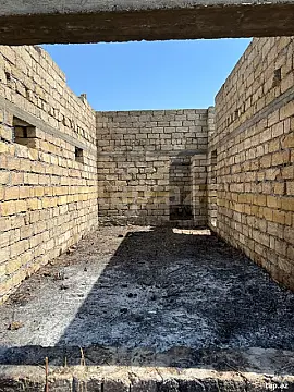 Satılır 8 otaqlı həyət evi