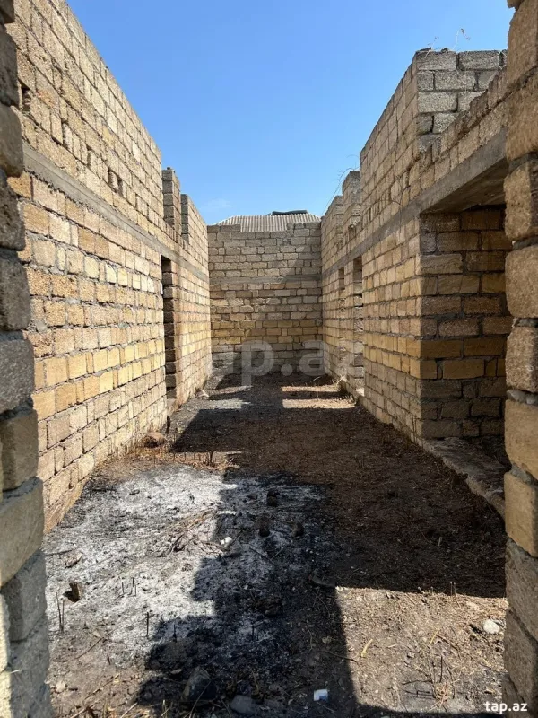 Satılır 8 otaqlı həyət evi