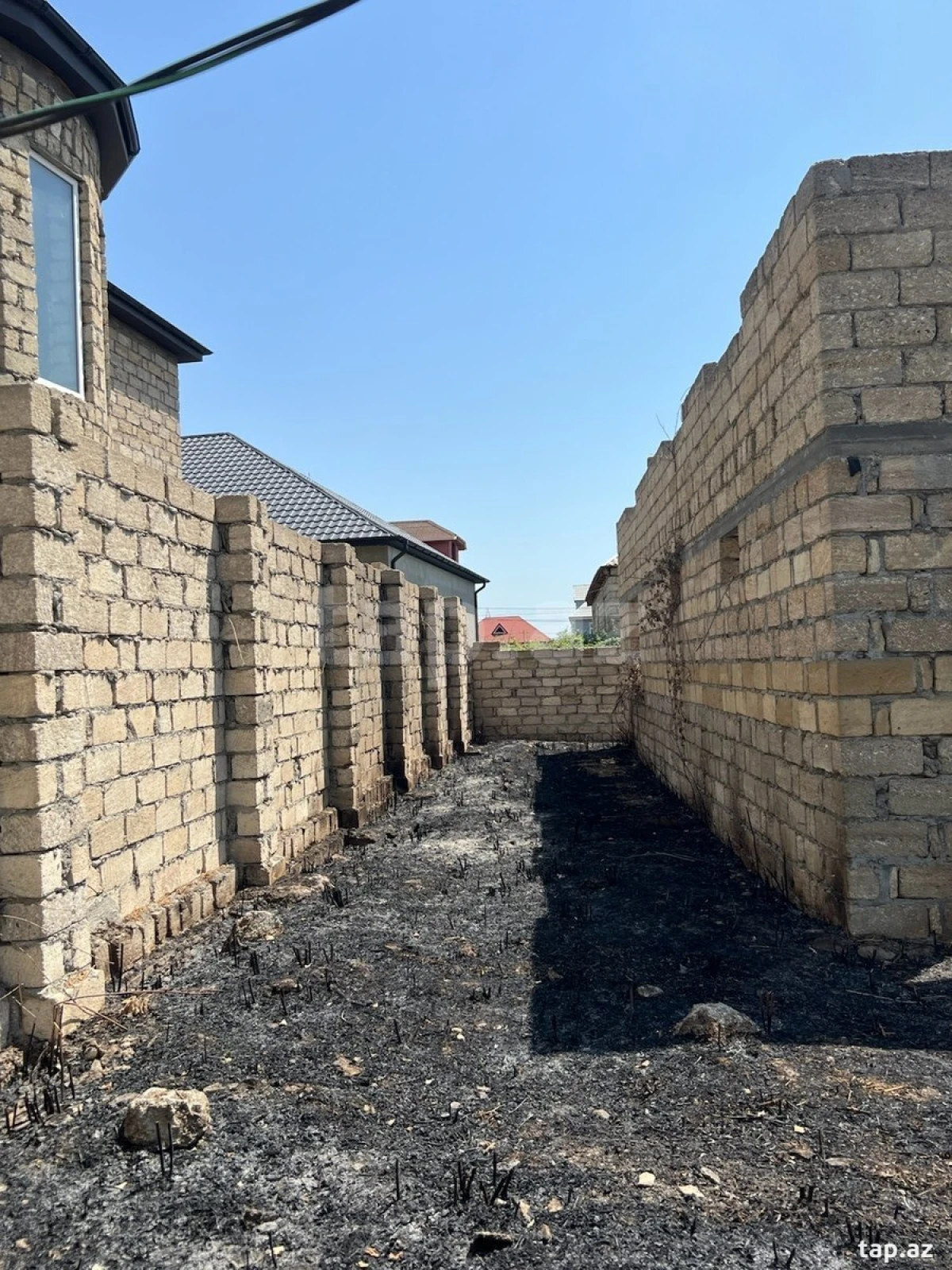 Satılır 8 otaqlı həyət evi