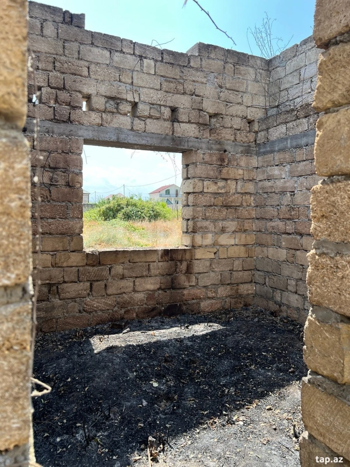 Satılır 8 otaqlı həyət evi