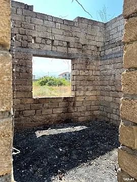 Satılır 8 otaqlı həyət evi