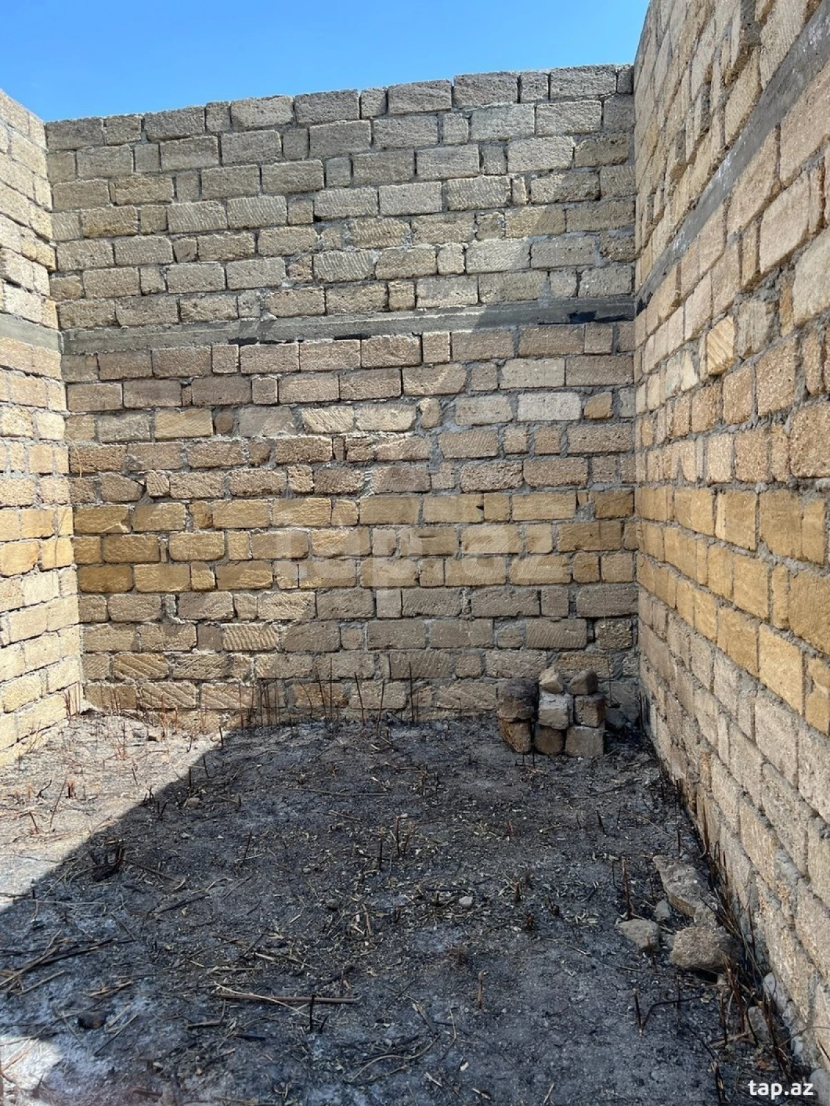 Satılır 8 otaqlı həyət evi