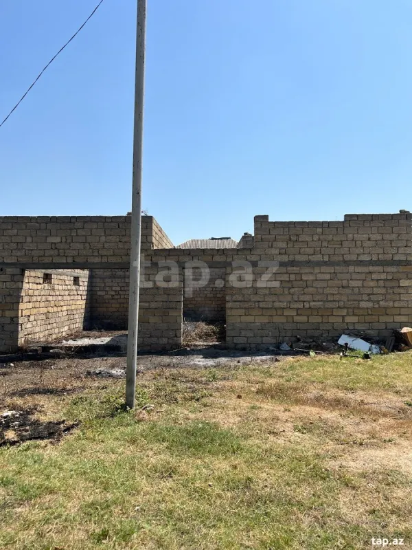 Satılır 8 otaqlı həyət evi