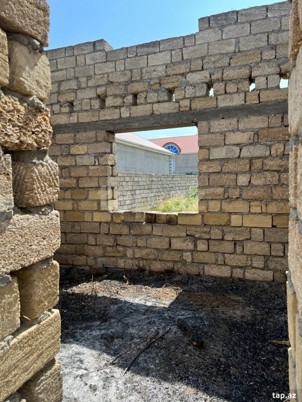 Satılır 8 otaqlı həyət evi