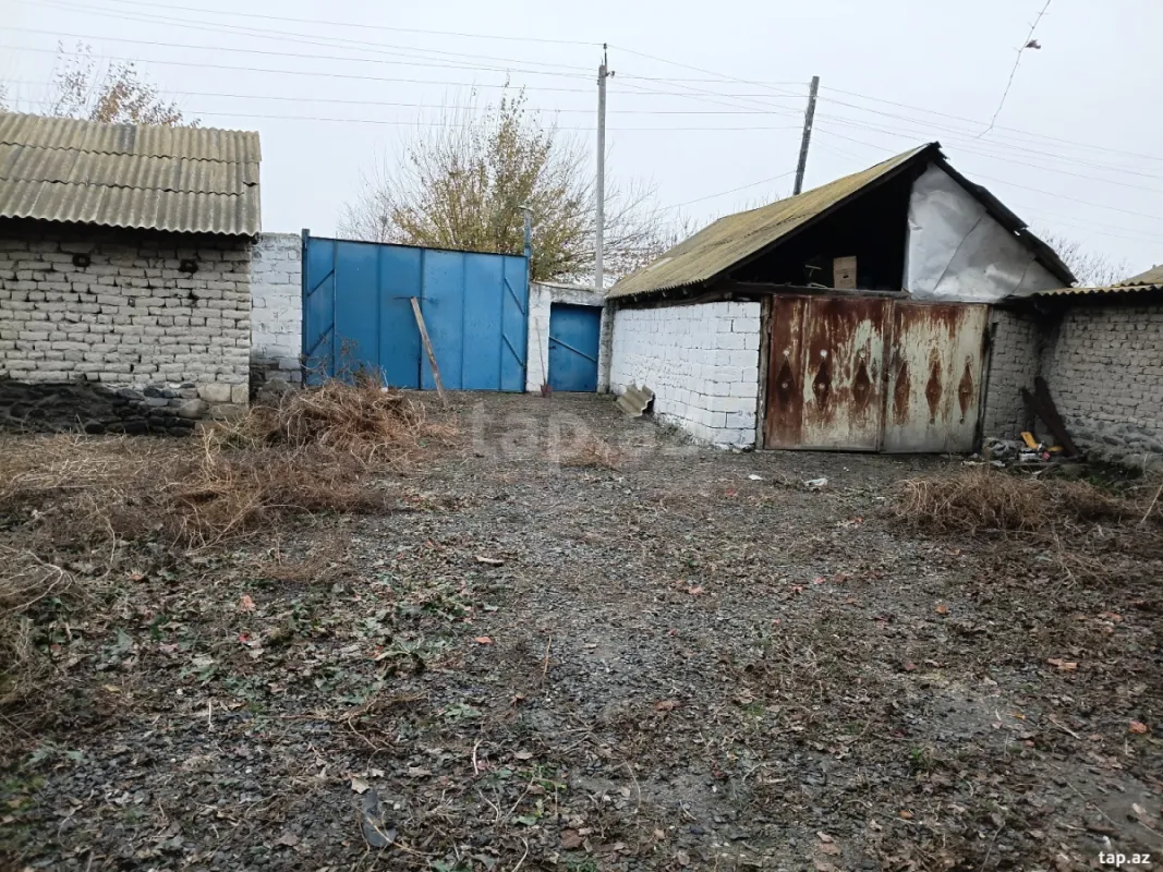 Satılır 4 otaqlı həyət evi