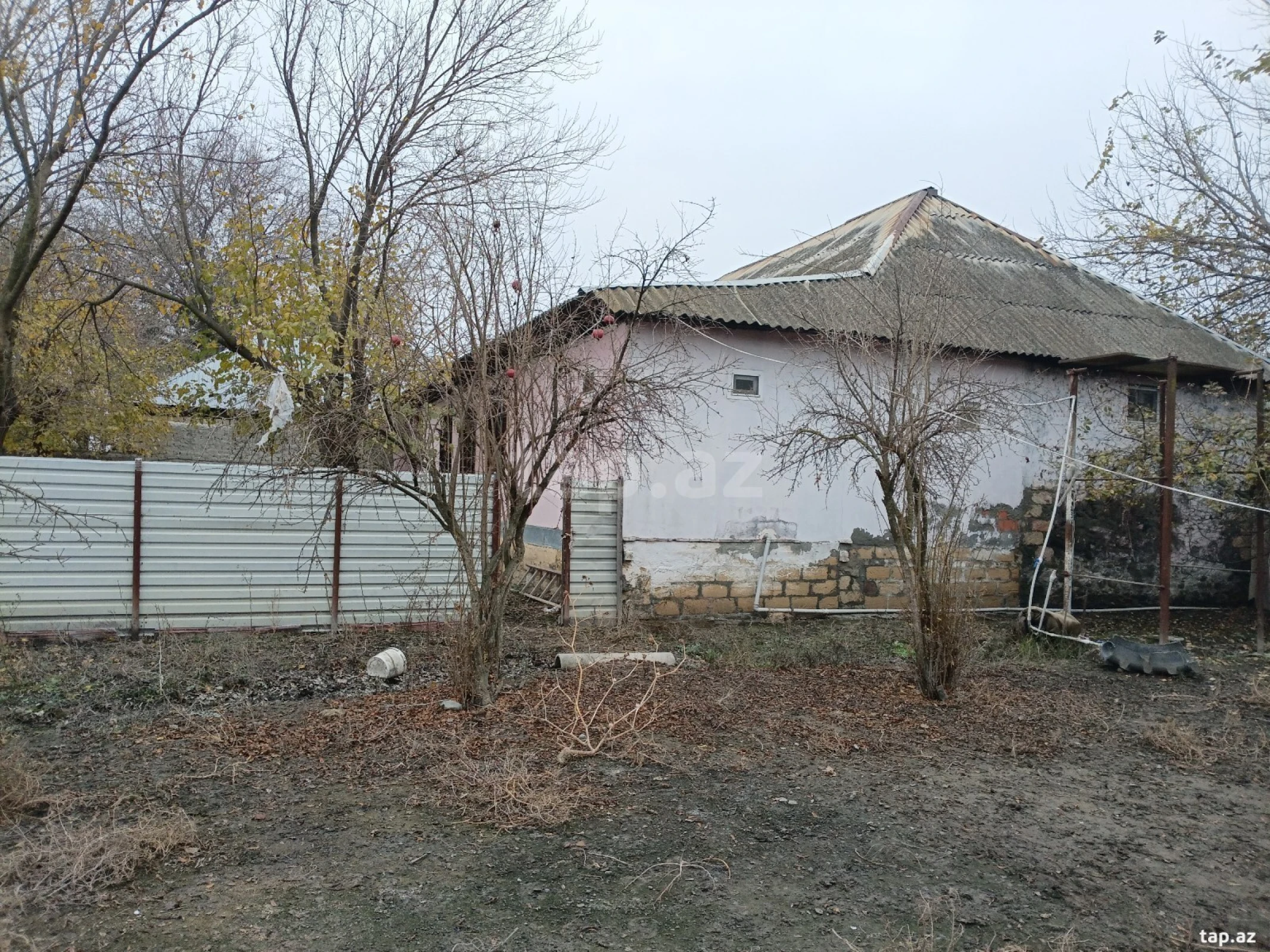 Satılır 4 otaqlı həyət evi