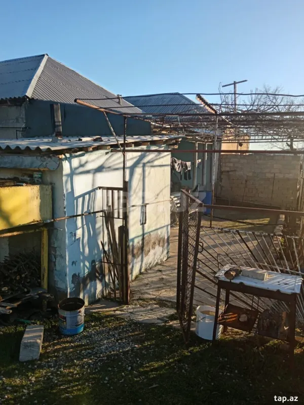 Satılır 4 otaqlı həyət evi