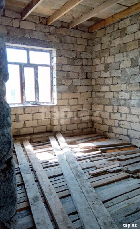 Satılır 6 otaqlı həyət evi