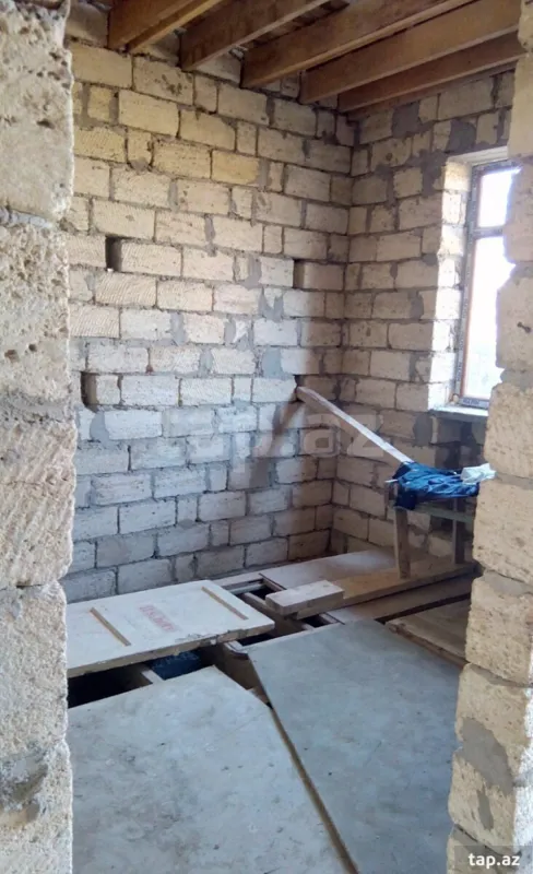 Satılır 6 otaqlı həyət evi