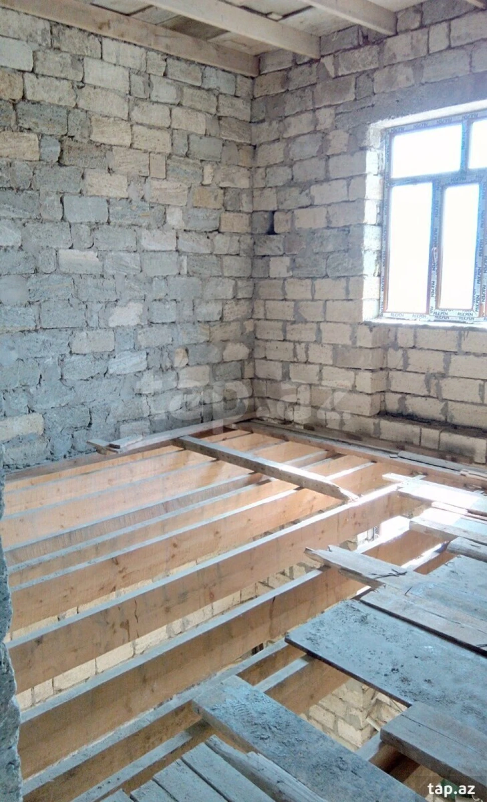 Satılır 6 otaqlı həyət evi