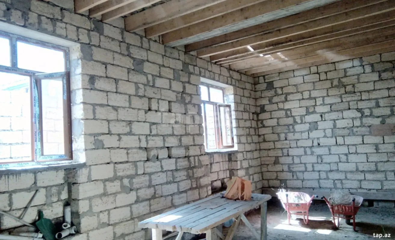 Satılır 6 otaqlı həyət evi