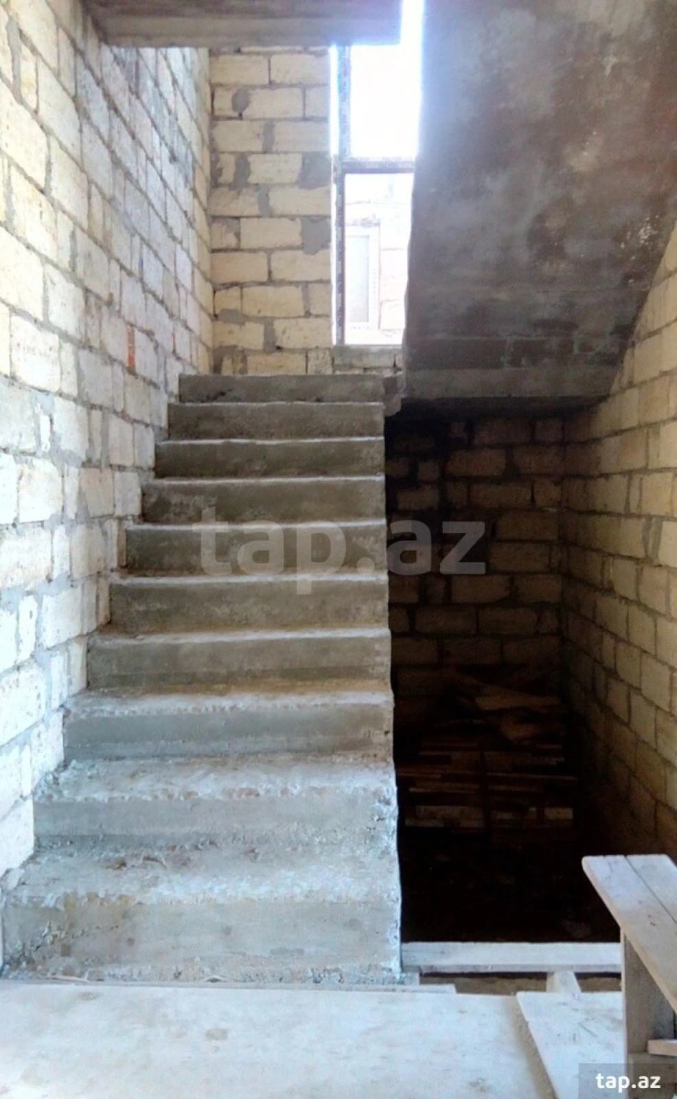 Satılır 6 otaqlı həyət evi