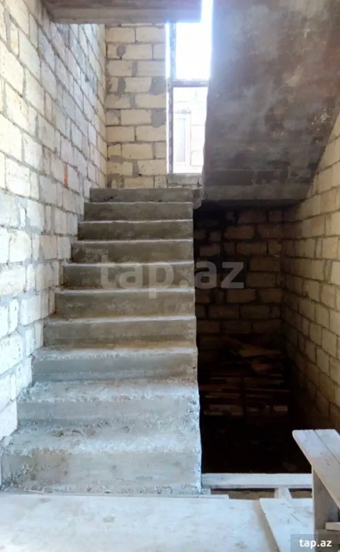 Satılır 6 otaqlı həyət evi