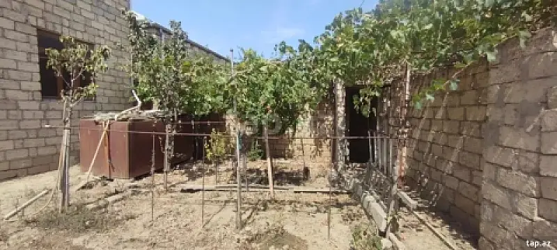 Satılır 6 otaqlı həyət evi