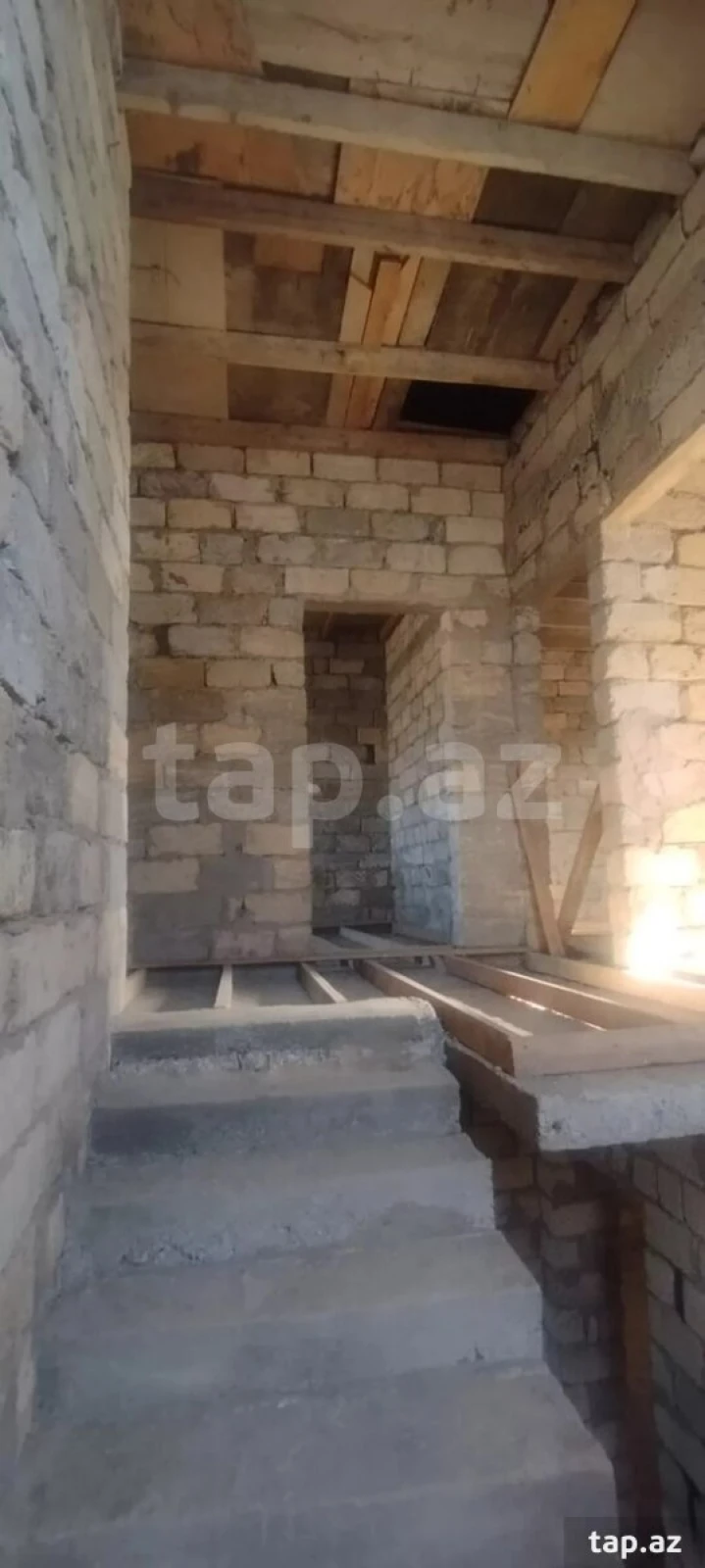 Satılır 6 otaqlı həyət evi