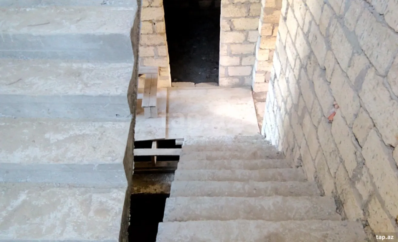 Satılır 6 otaqlı həyət evi