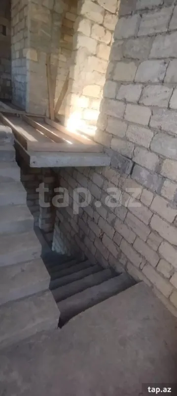 Satılır 6 otaqlı həyət evi