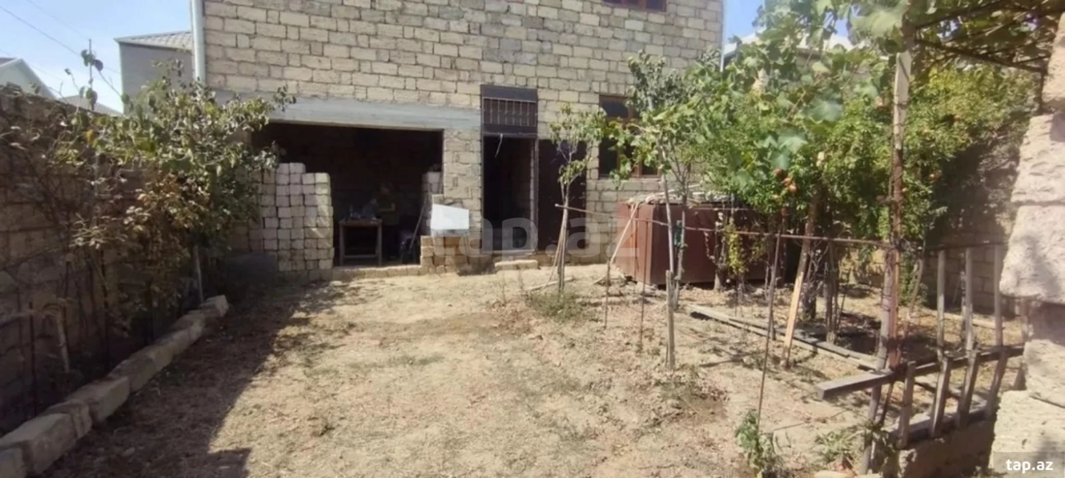 Satılır 6 otaqlı həyət evi