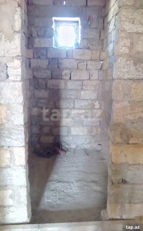 Satılır 6 otaqlı həyət evi