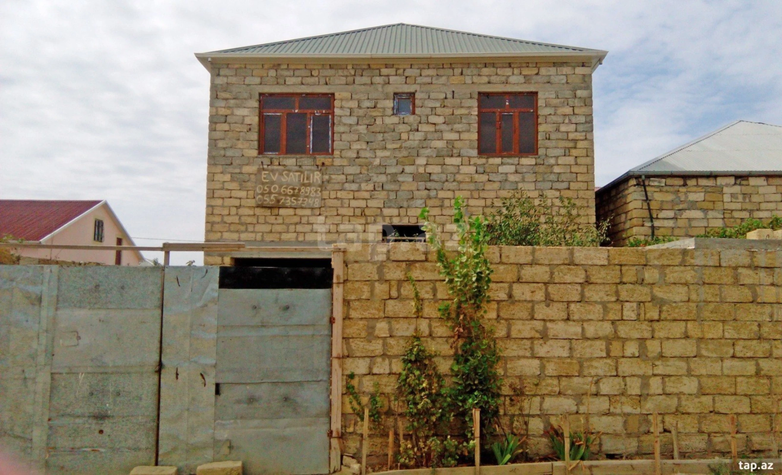 Satılır 6 otaqlı həyət evi