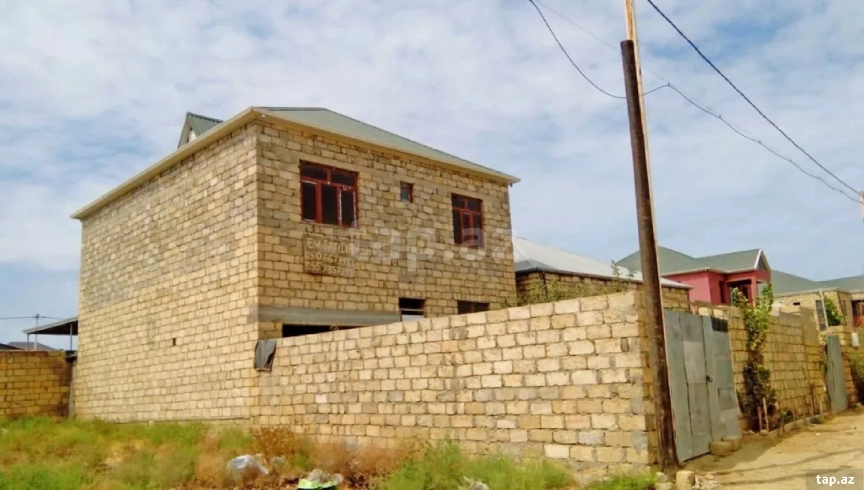 Satılır 6 otaqlı həyət evi