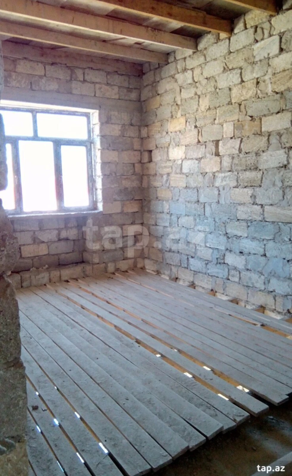 Satılır 6 otaqlı həyət evi