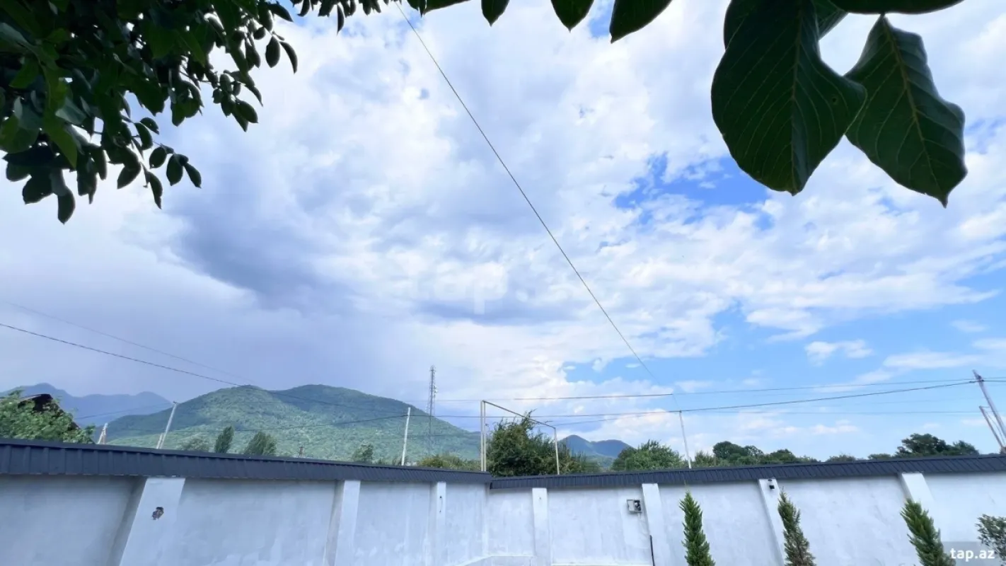 Kirayə verilir 4 otaqlı həyət evi