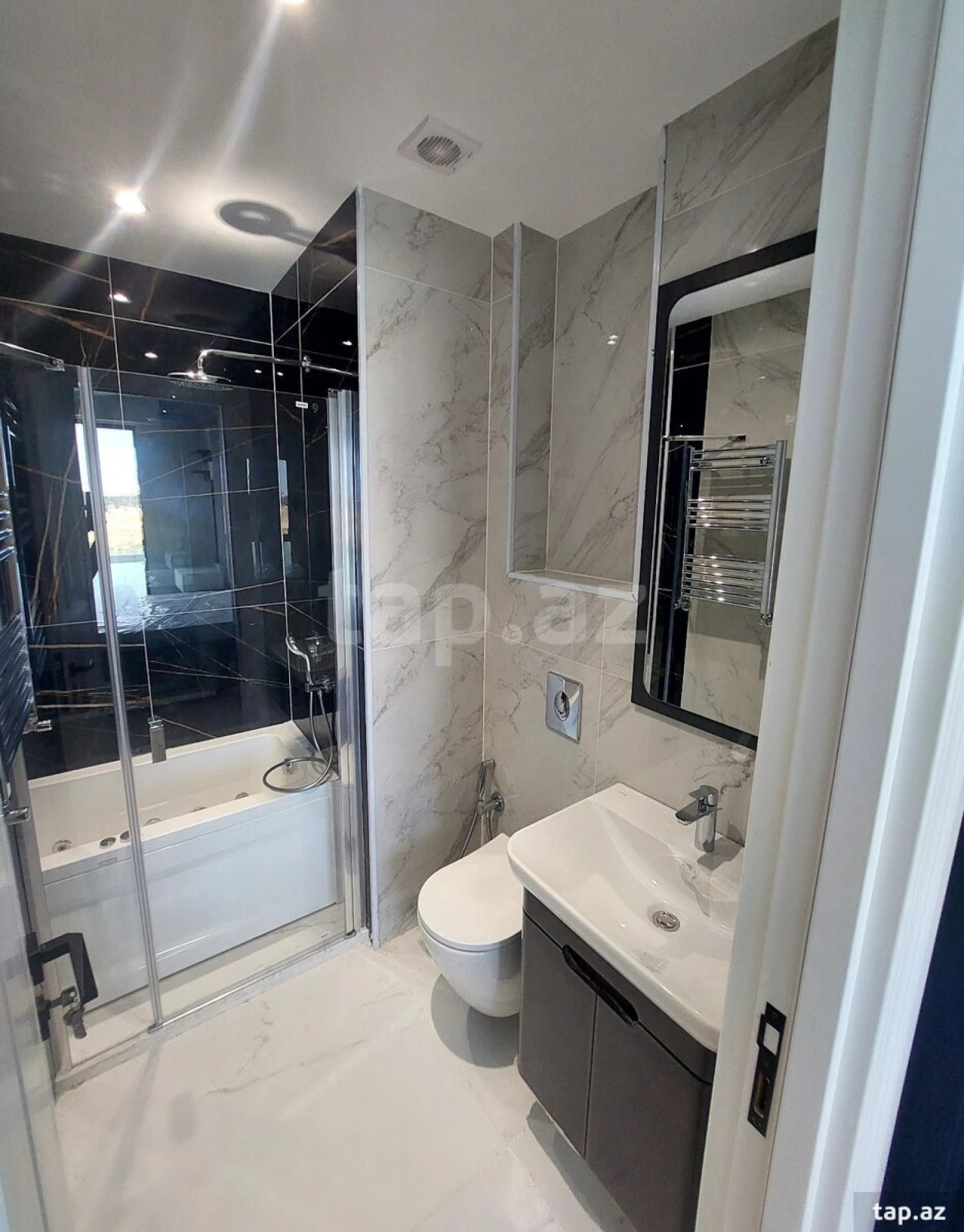 Satılır 3 otaqlı yeni tikili 83 m²