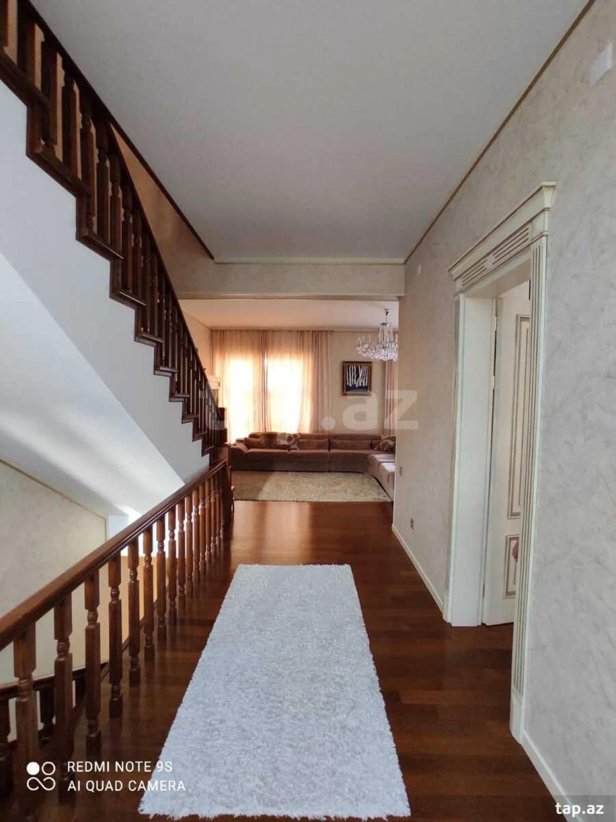 Satılır 12 otaqlı həyət evi