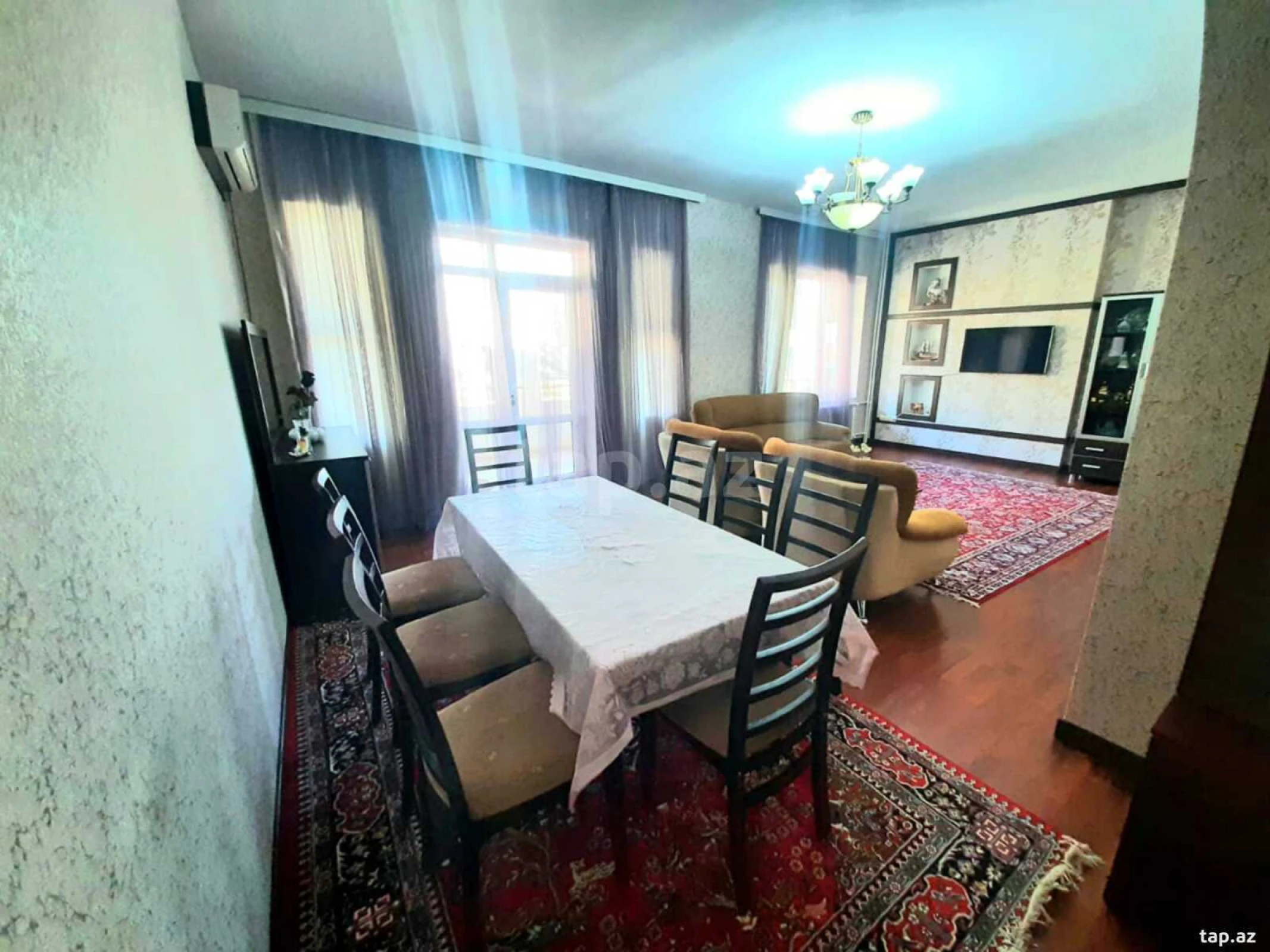 Satılır 12 otaqlı həyət evi