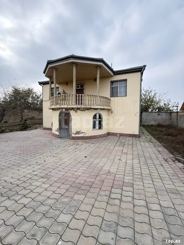 Satılır 5 otaqlı həyət evi 220 m²