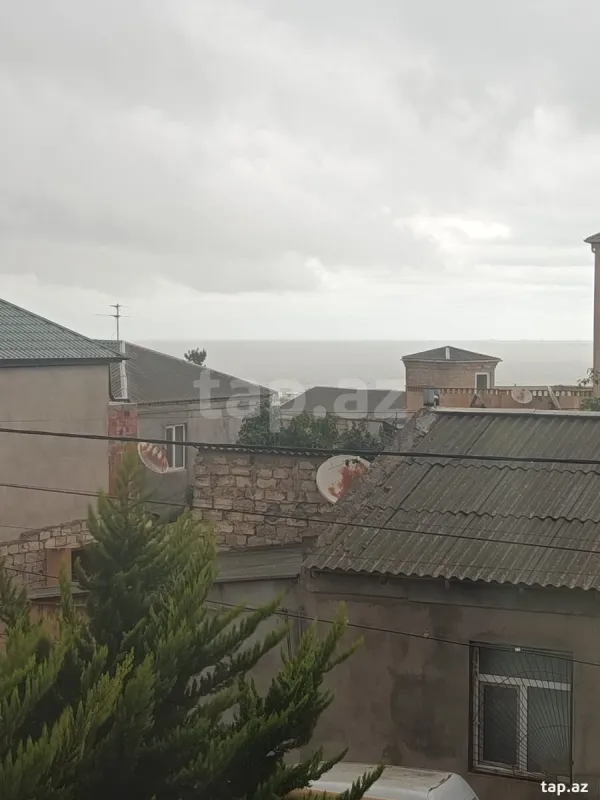 Satılır 4 otaqlı həyət evi 180 m²