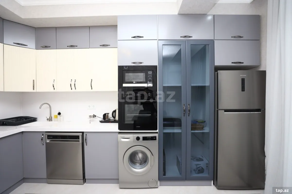 Kirayə verilir 3 otaqlı yeni tikili 130 m²