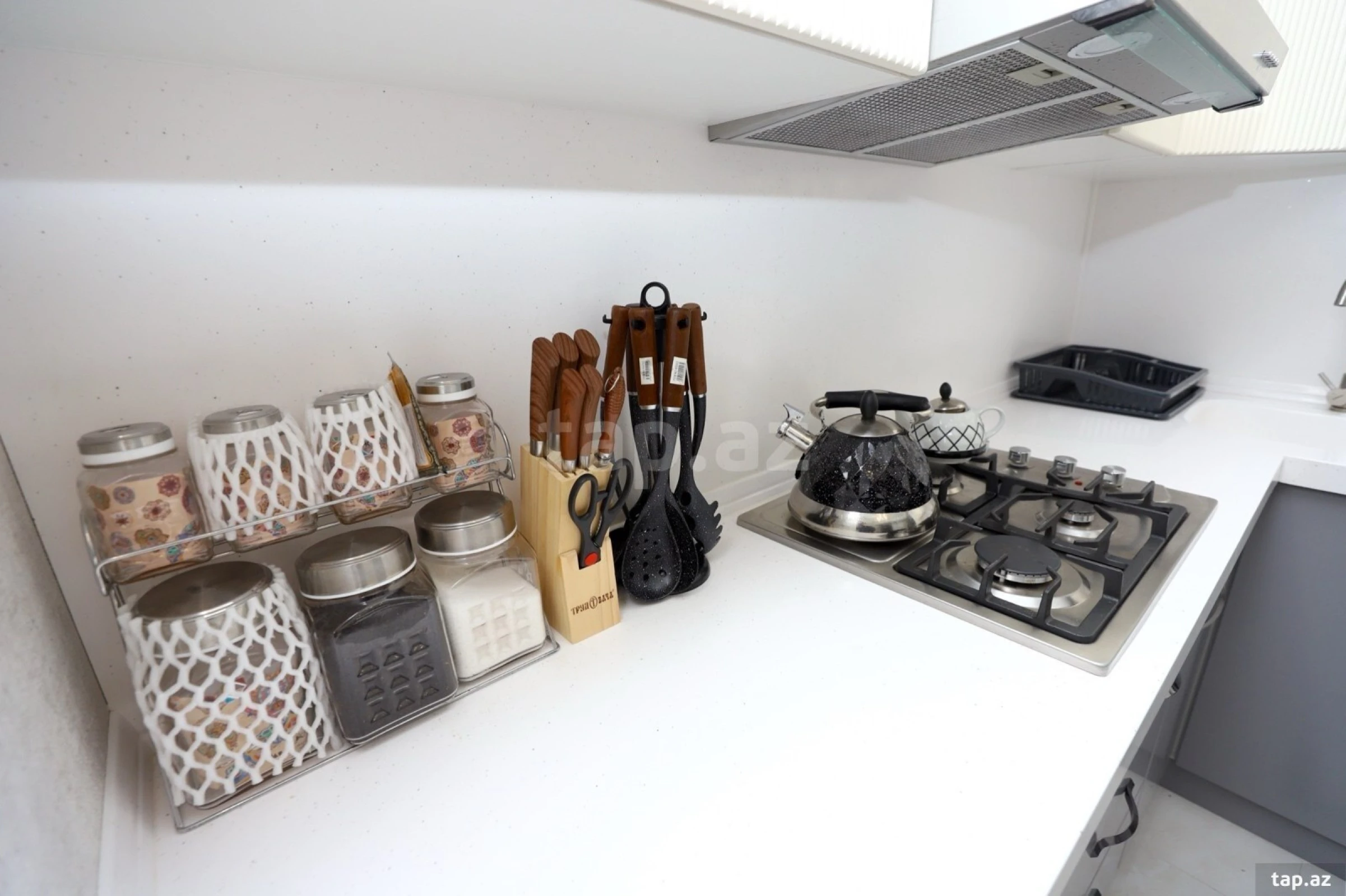 Kirayə verilir 3 otaqlı yeni tikili 130 m²