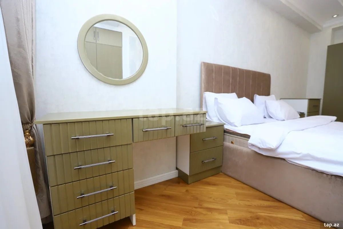 Kirayə verilir 3 otaqlı yeni tikili 130 m²