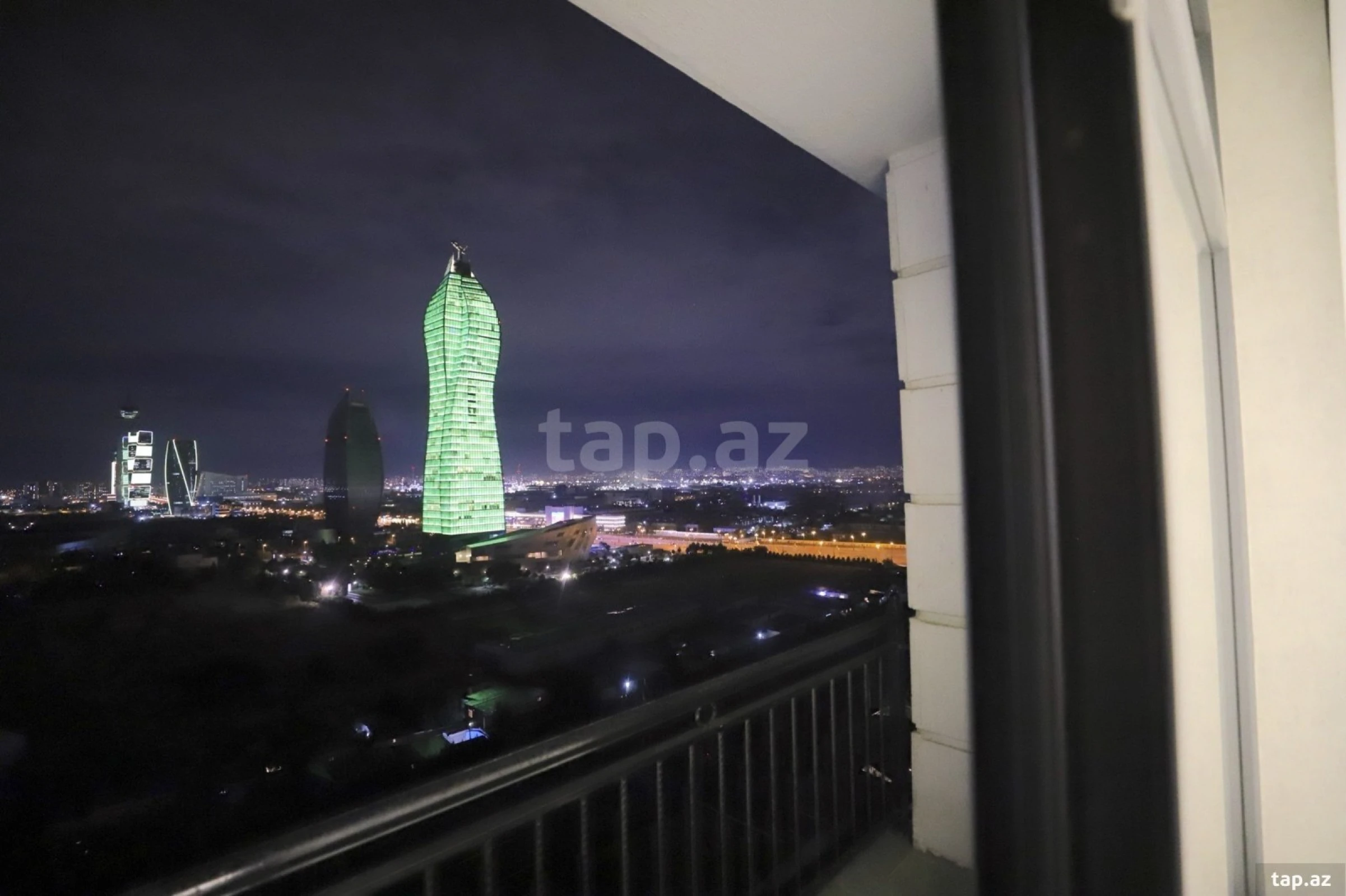 Kirayə verilir 3 otaqlı yeni tikili 130 m²