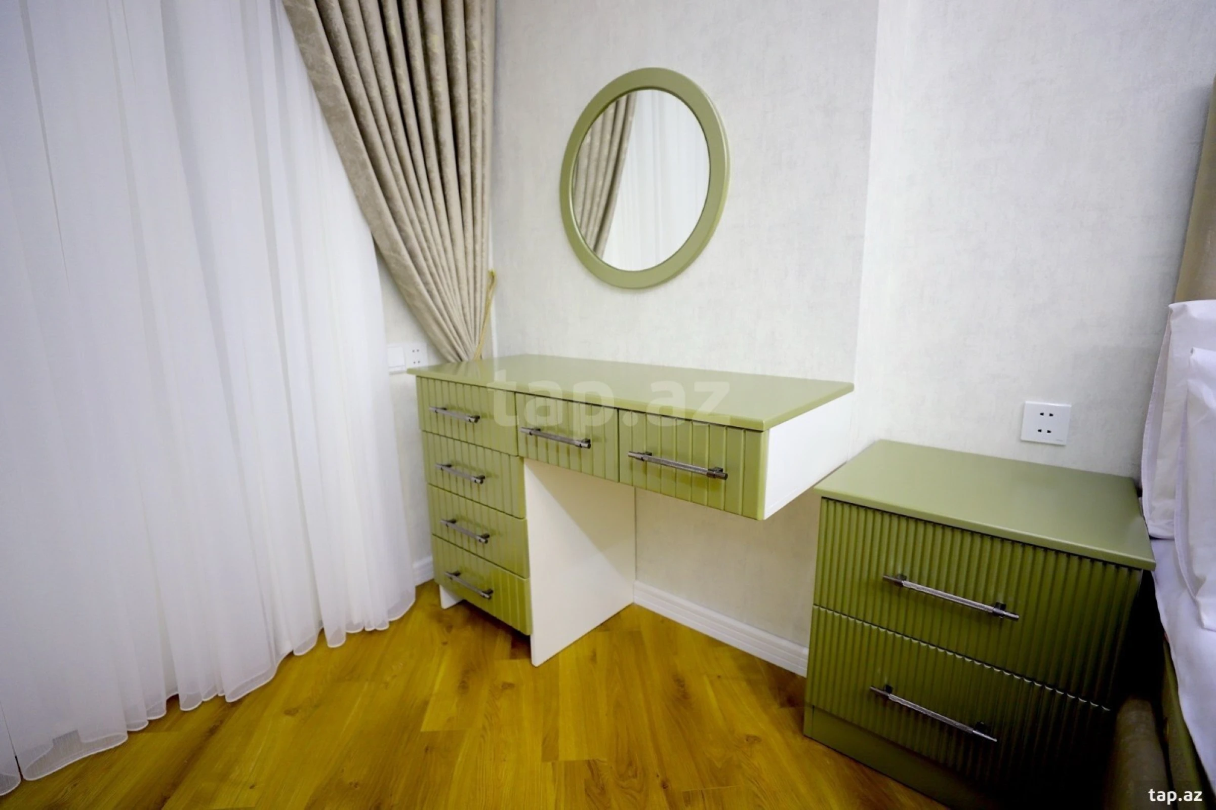 Kirayə verilir 3 otaqlı yeni tikili 130 m²